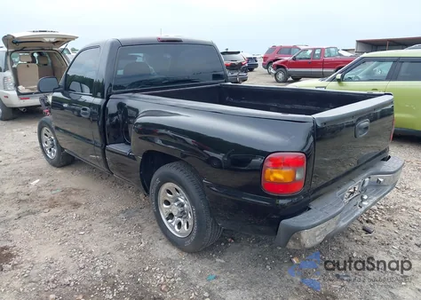 2000 Chevrolet Silverado 1500 z USA, uszkodzony, nr VIN 1GCEC14W7YZ355885